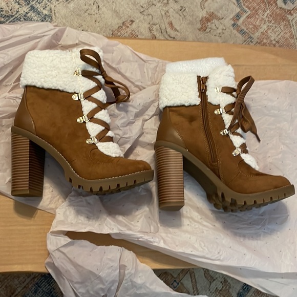 BCBGeneration Women's Hiker Ankle Boot, size 8 - Picture 8 of 14